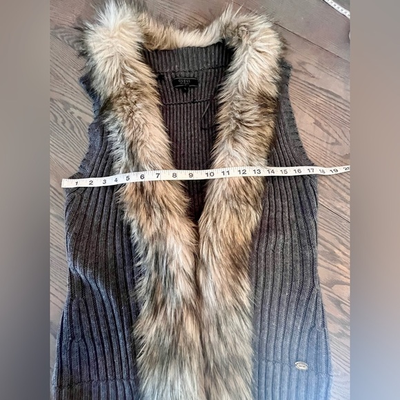 TOWN & COUNTRY LAYERING VEST - FUR COLLAR - STATEMENT PIECE - OLD MONEY STYLE - Picture 7 of 8